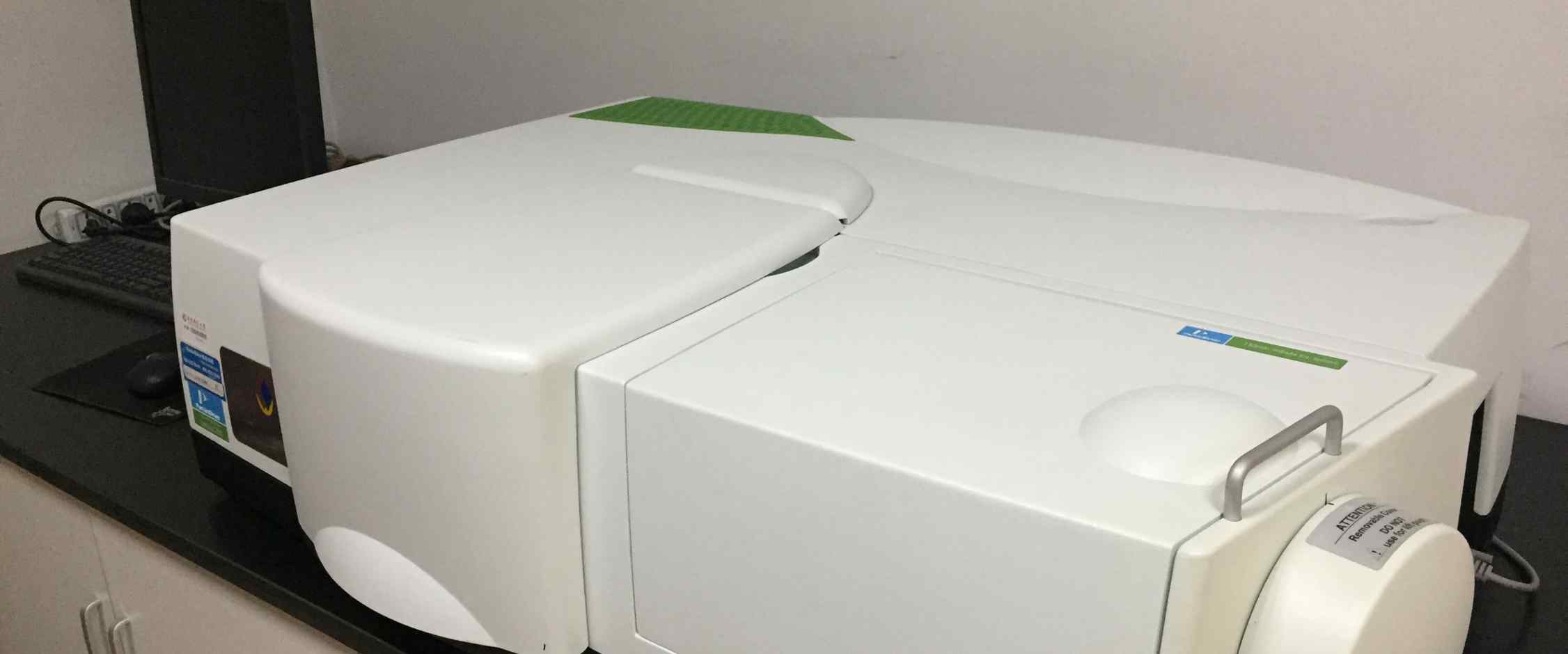 PerkinElmer LAMBDA 1050